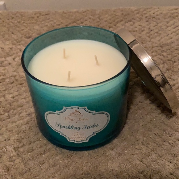 White Barn 3 wick scented candle Sparkling Icicles - Picture 2 of 2
